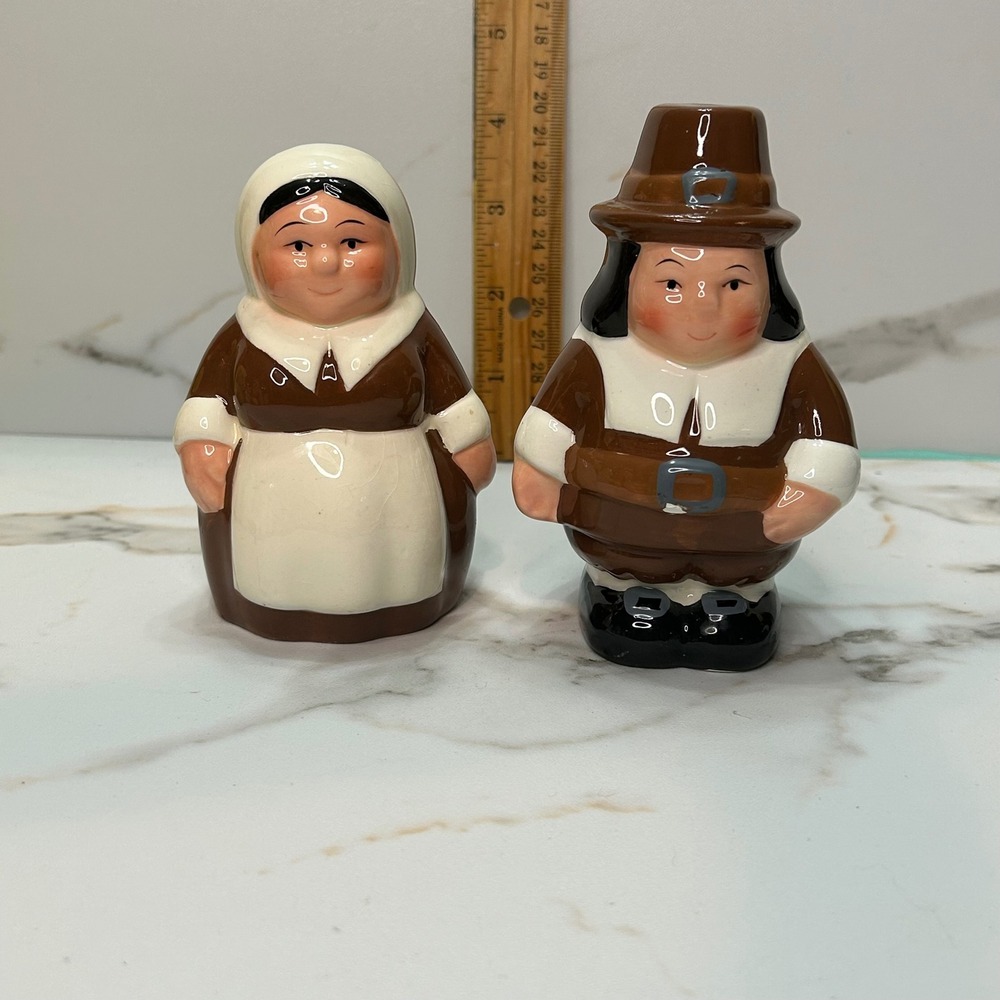 Vintage Publix 2003 Pilgrim Salt and Pepper Shakers Set Thanksgiving Decor 4in